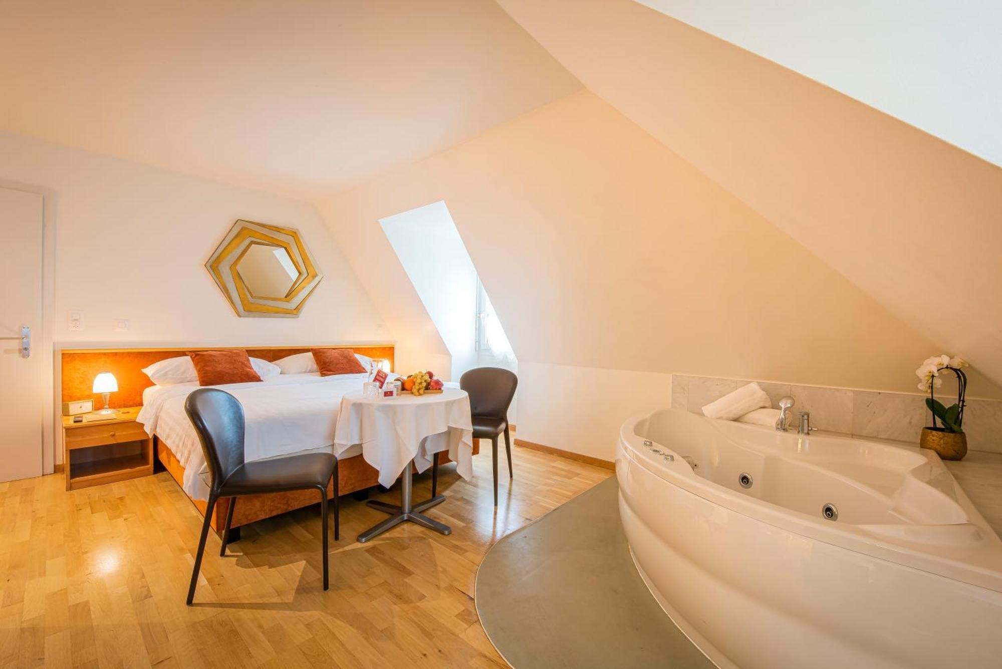 Hotel Du Cheval Blanc - City Center ビユール エクステリア 写真